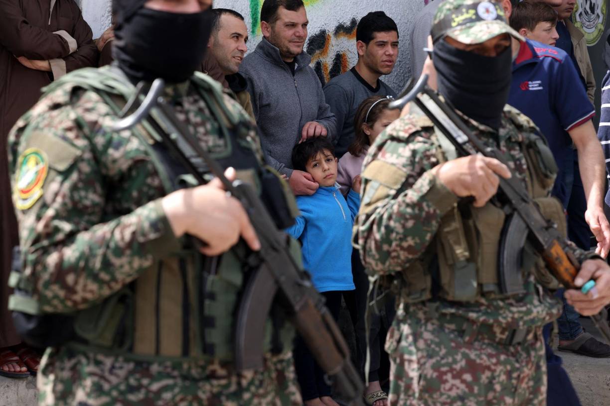 Israel bombardea Gaza y el Líbano tras ataques con cohetes