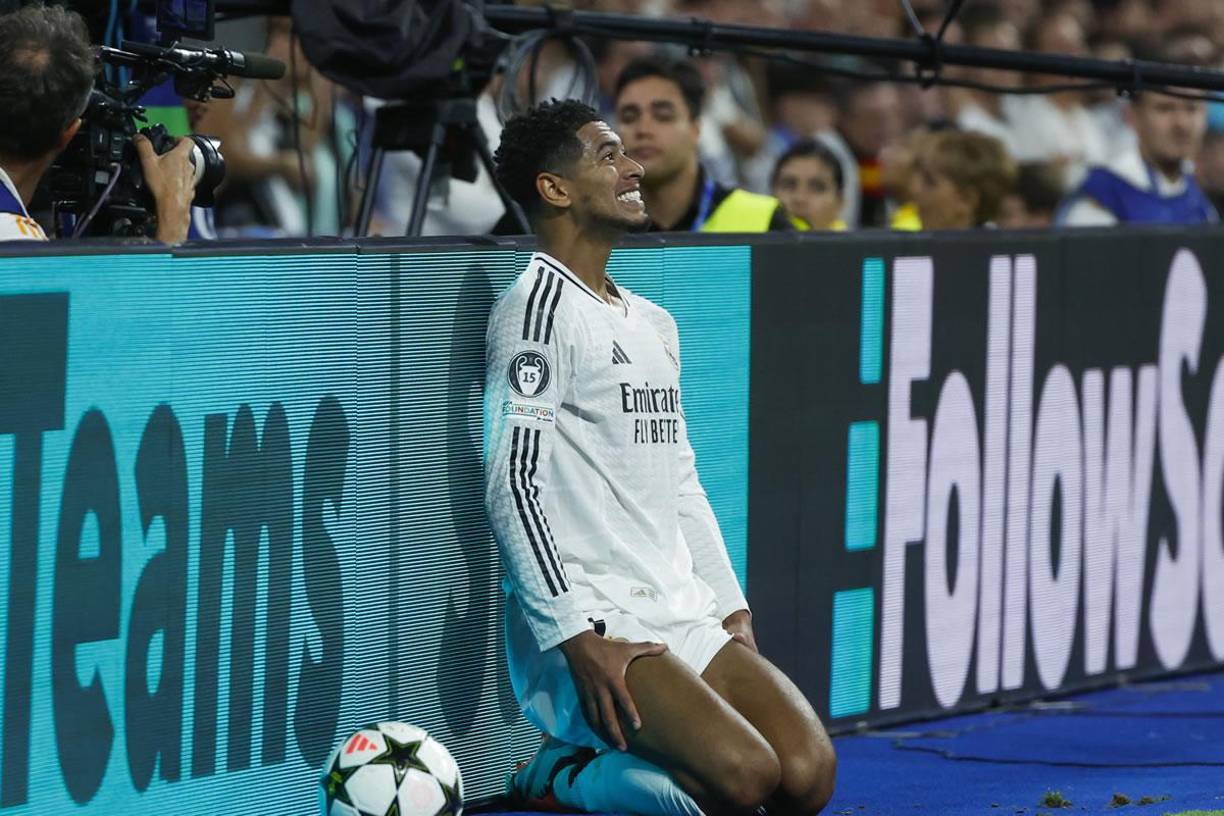 Jude Bellingham se lamenta tras no poder realizar un centro porque el balón se le escapó del campo. El inglés volvió a jugar tras recuperarse de una lesión.