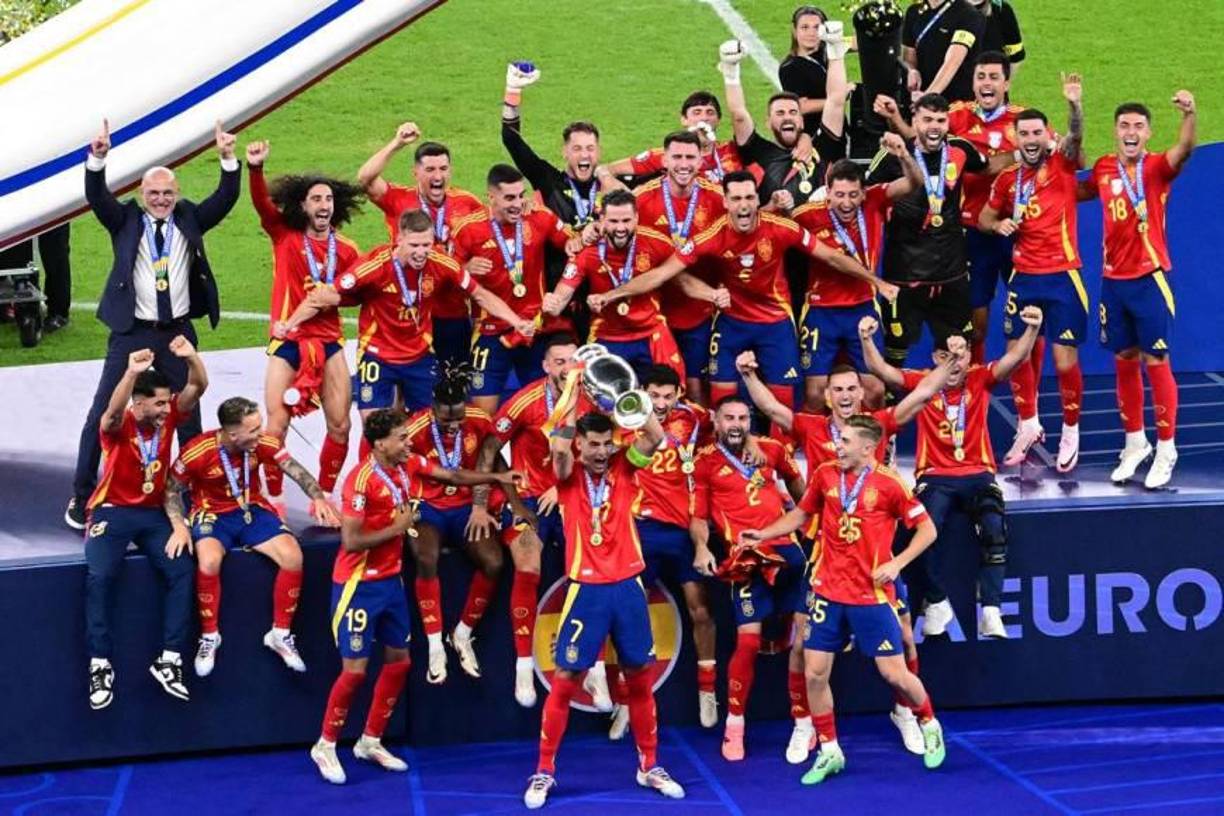 12. España igualó en títulos a las dos selecciones anteriores. Con el triunfo del domingo ante Inglaterra, lograron su cuarta Eurocopa, además de contar con un Mundial y una Liga de Naciones.