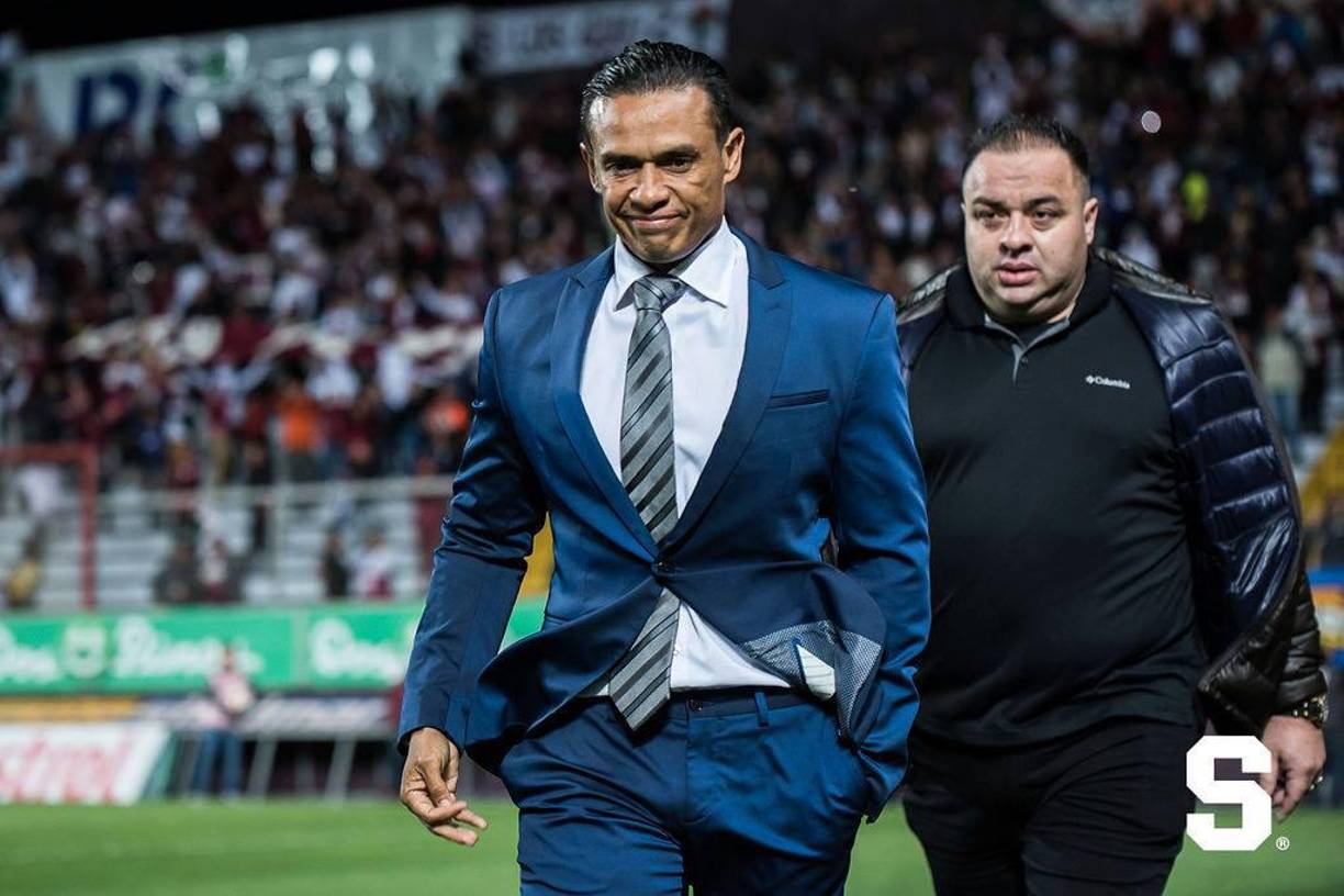 Walter Centeno: El exjugador costarricense ha sido vinculado en las últimas horas como una opción para llegar al banquillo del Motagua. Sin embargo, actualmente es el entrenador del equipo Guadalupe de la primera división de Costa Rica. “El Paté” como DT del Saprissa ganó la Liga Concacaf y fue precisamente ante Motagua.