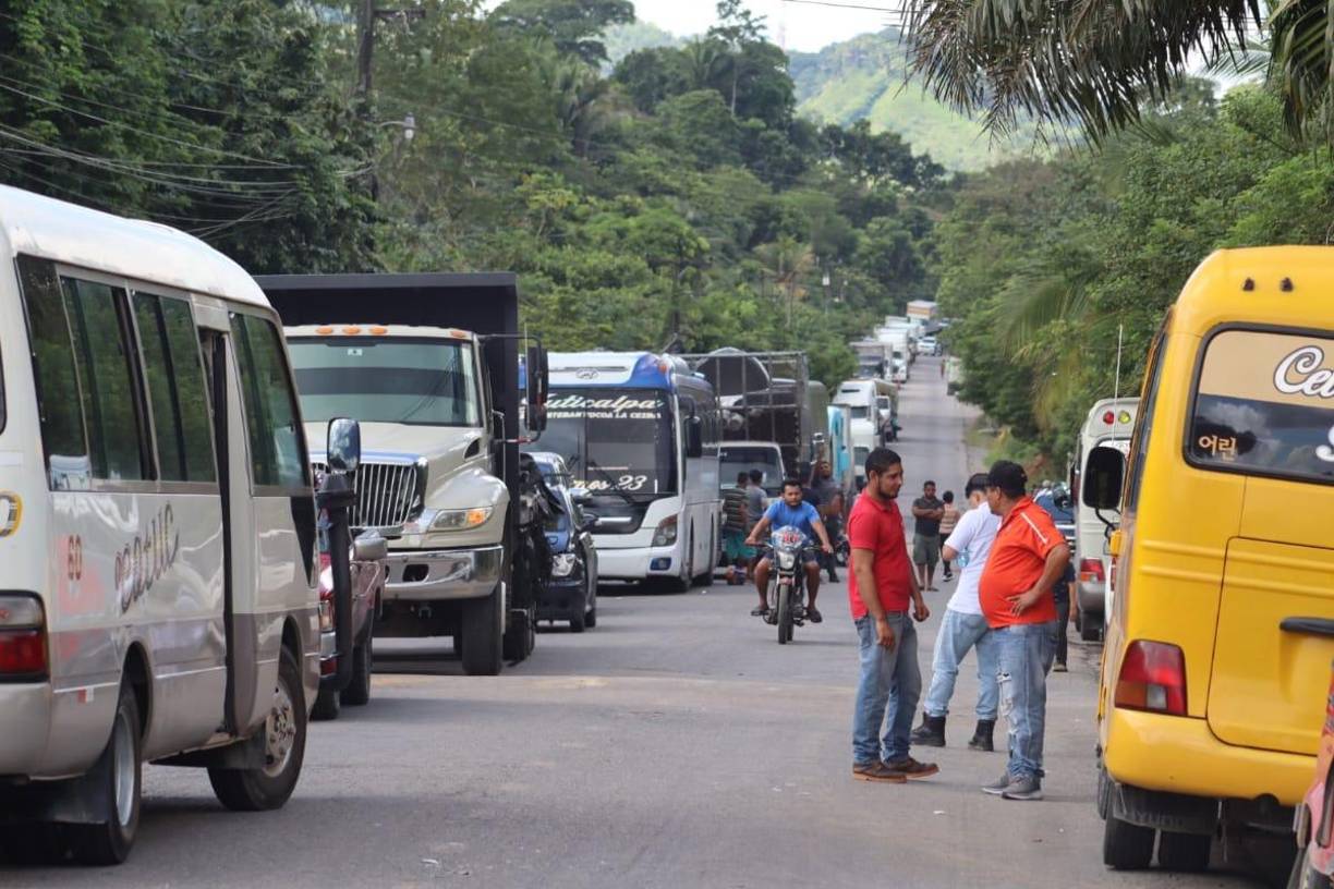 La movilización busca la derogación del decreto 117-2012, que prohíbe la portación de armas de fuego en la región, generando descontento entre los residentes.