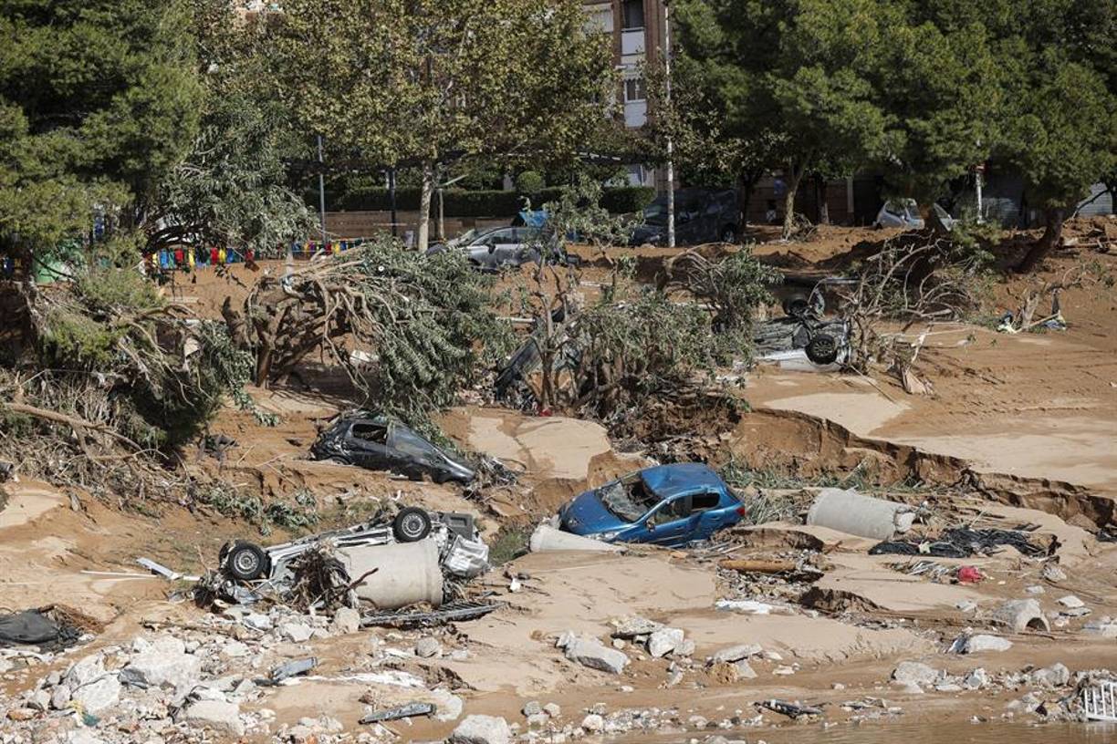 Las tareas de rescate continúan este jueves en Valencia, la zona más castigada por el impacto de las lluvias y las inundaciones y donde se ha registrado el mayor número de víctimas.