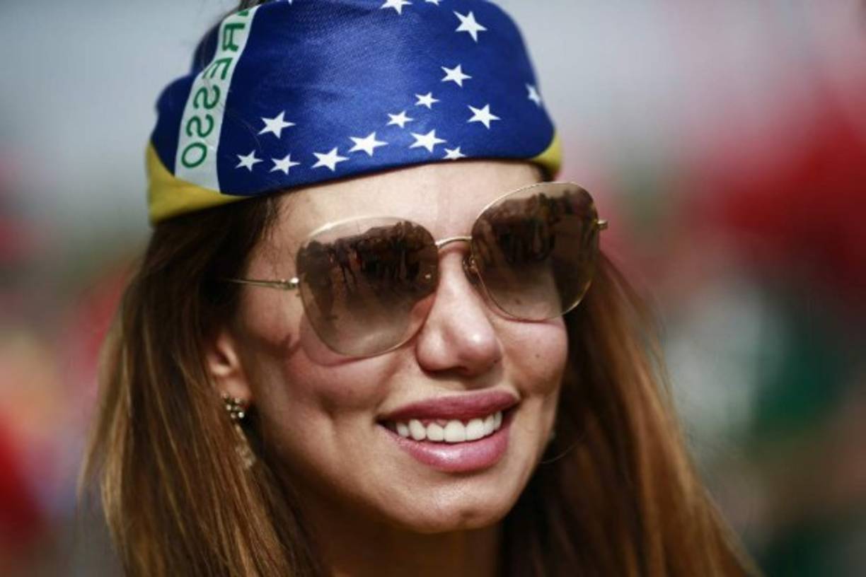 Las chicas brasileñas engalanaron las gradas del Samara Stadium. Foto AFP