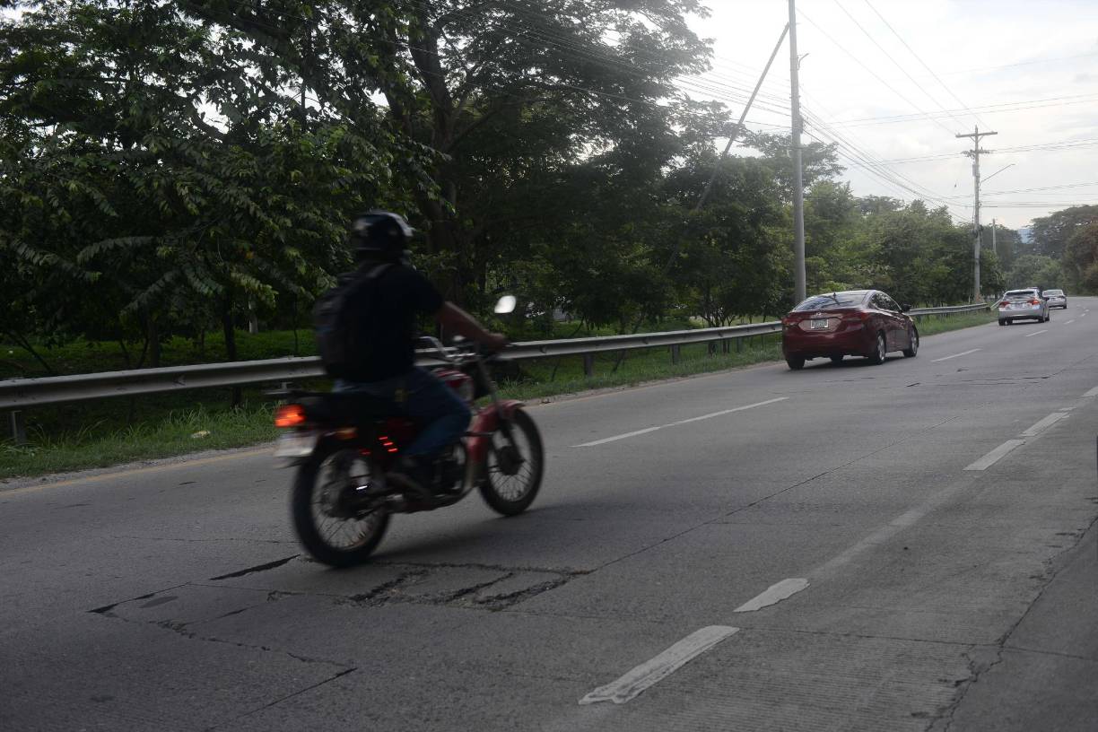 El bulevar olvidado en San Pedro Sula: oscuridad y baches en una vía que prometía ser solución