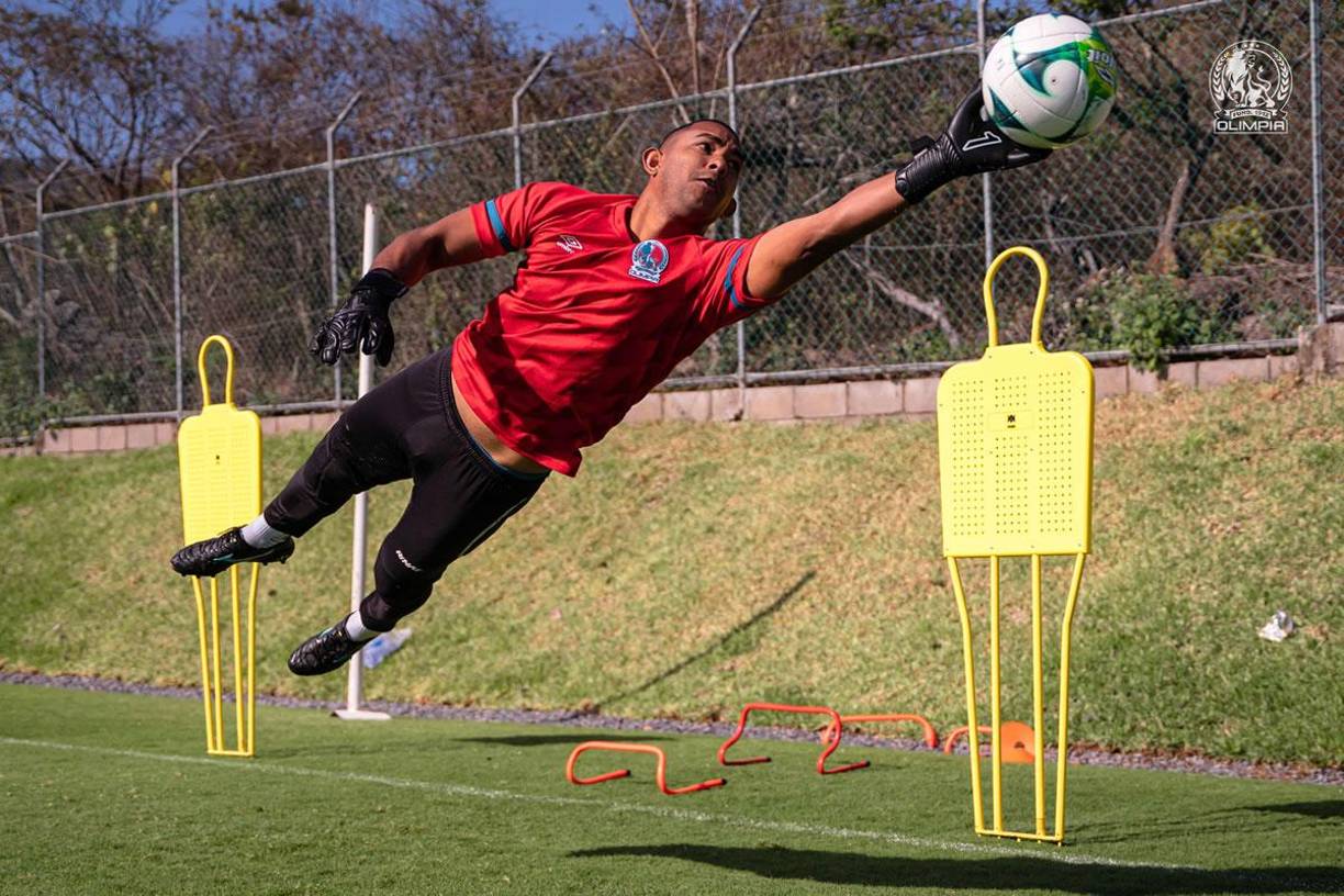 El Olimpia anunció la renovación del portero José Mendoza, que cumple un papel de suplente en el bicampeón.