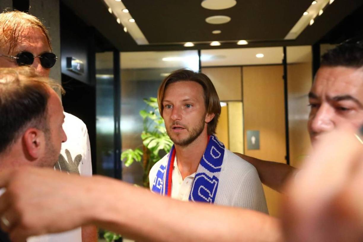 Rakitic regresa a su país tras rescindir contrato con el Al-Shabab de Arabia Saudita, con el que estuvo solo tres meses. A sus 36 años, el mediocampista croata firma por el Hajduk Split y será la primera vez en su carrera profesional que juegue para la liga de su nación.