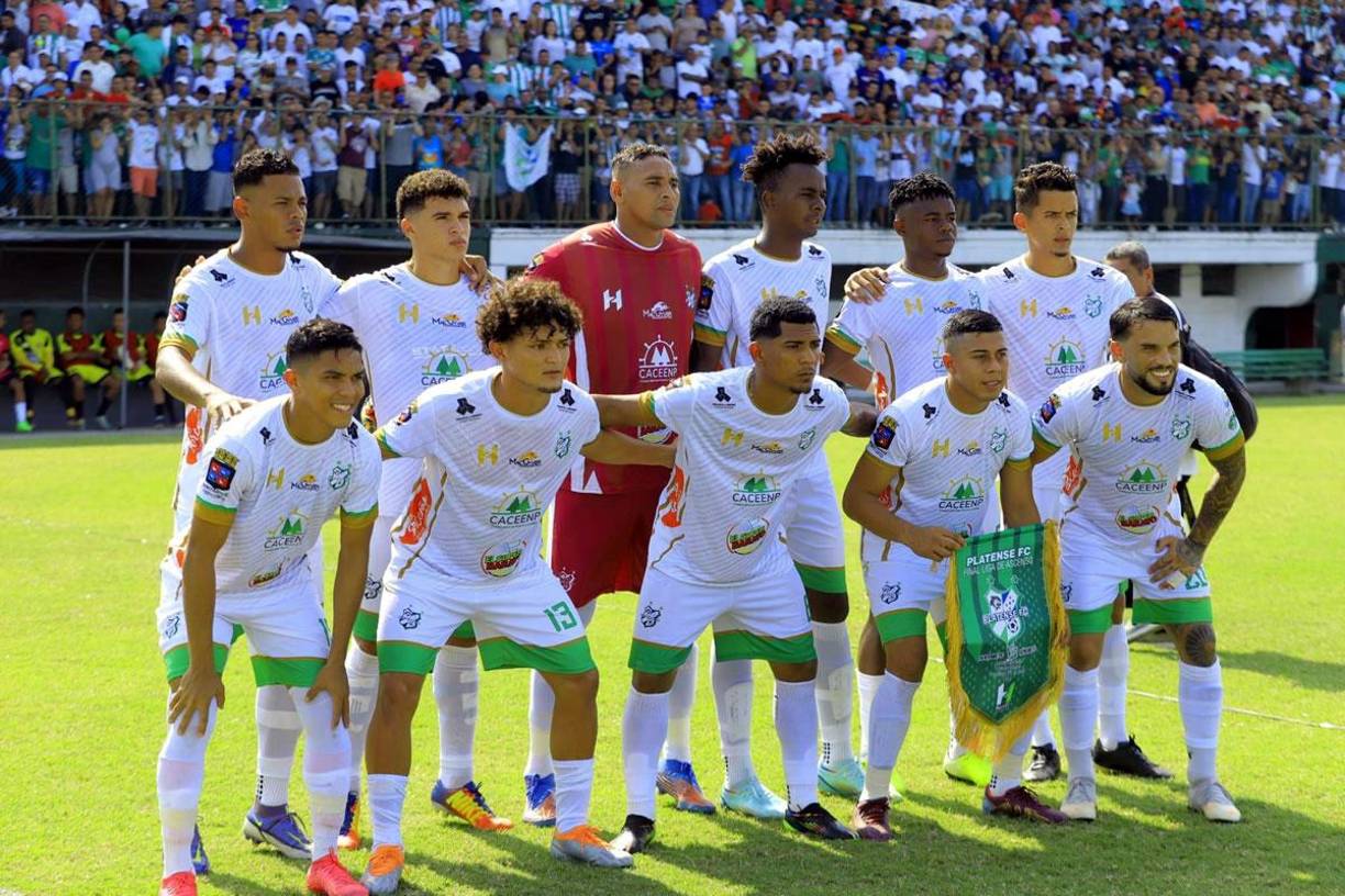 El 11 titular del Plantese posando previo al partido contra el Génesis.