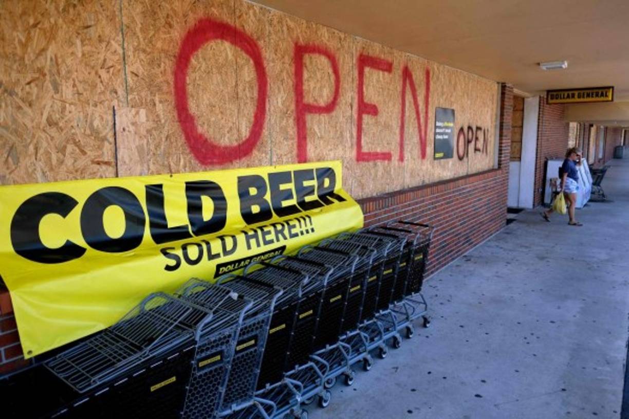 El gobernador republicano de Florida, Ron DeSantis, instó a la gente a 'mantenerse alerta'.