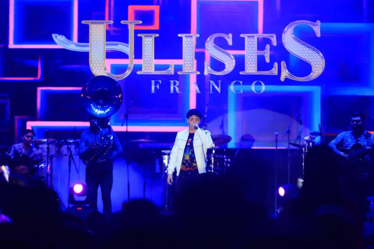 Ulises Franco interpretó varios temas antes que “El Flaco”, y gustó mucho al público presente.