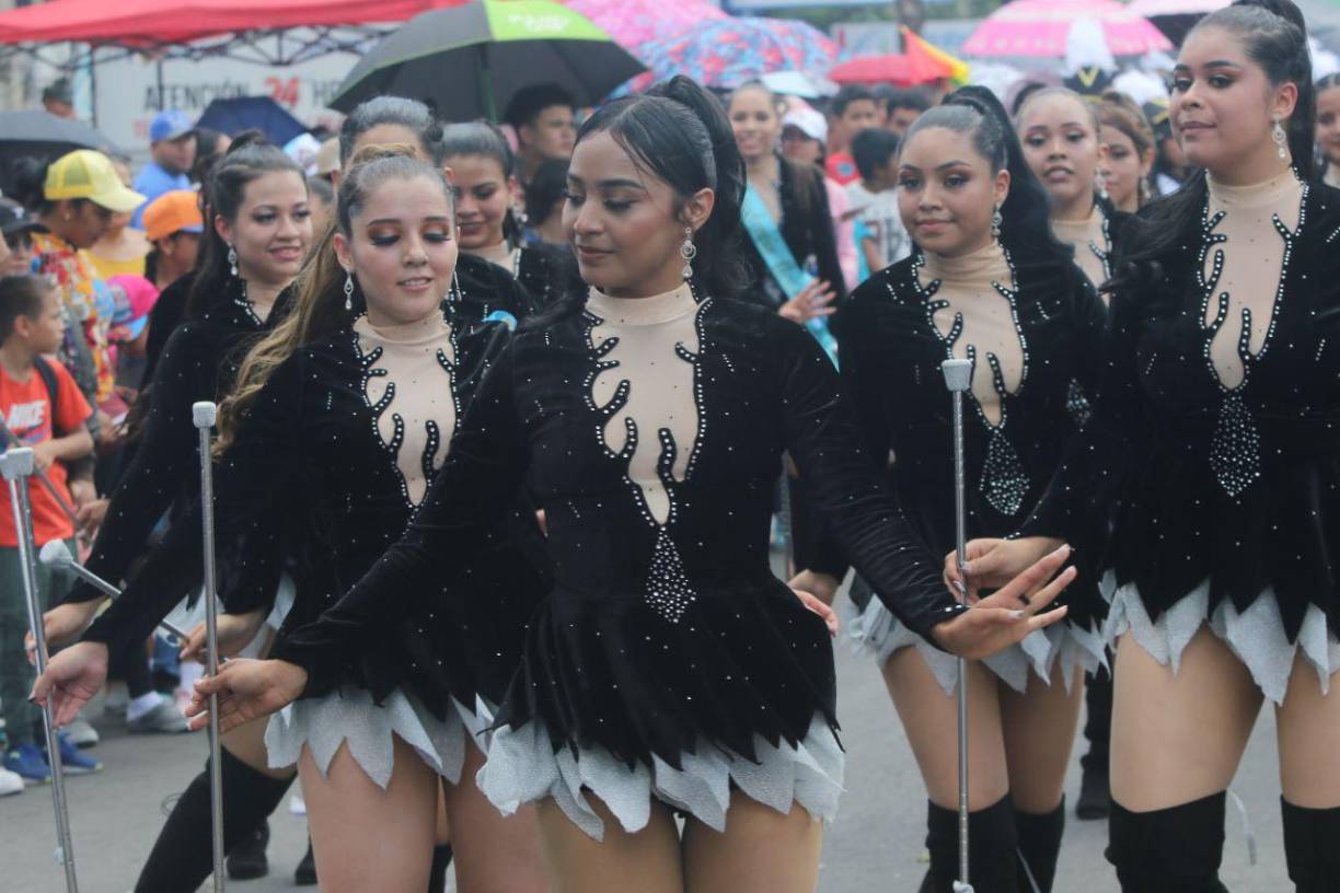 Sin embargo, fue Stephany Pavón que robó los suspiros de los presentes. 