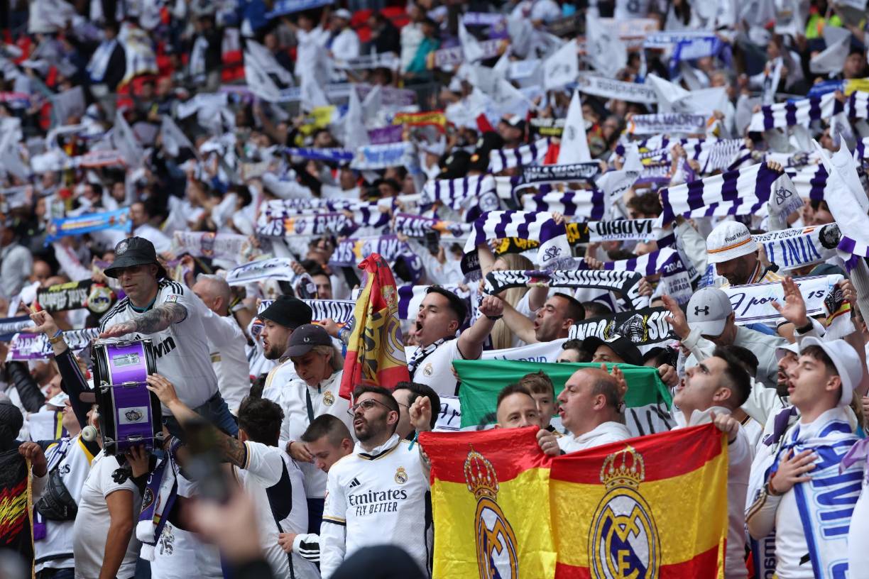 Por el otro lado, fanáticos del Real Madrid se tienen una fiesta en la ‘Zone Fan’ que montarlon en Londres. Aunque por el momento se aprecian más seguidores del Dortmund.