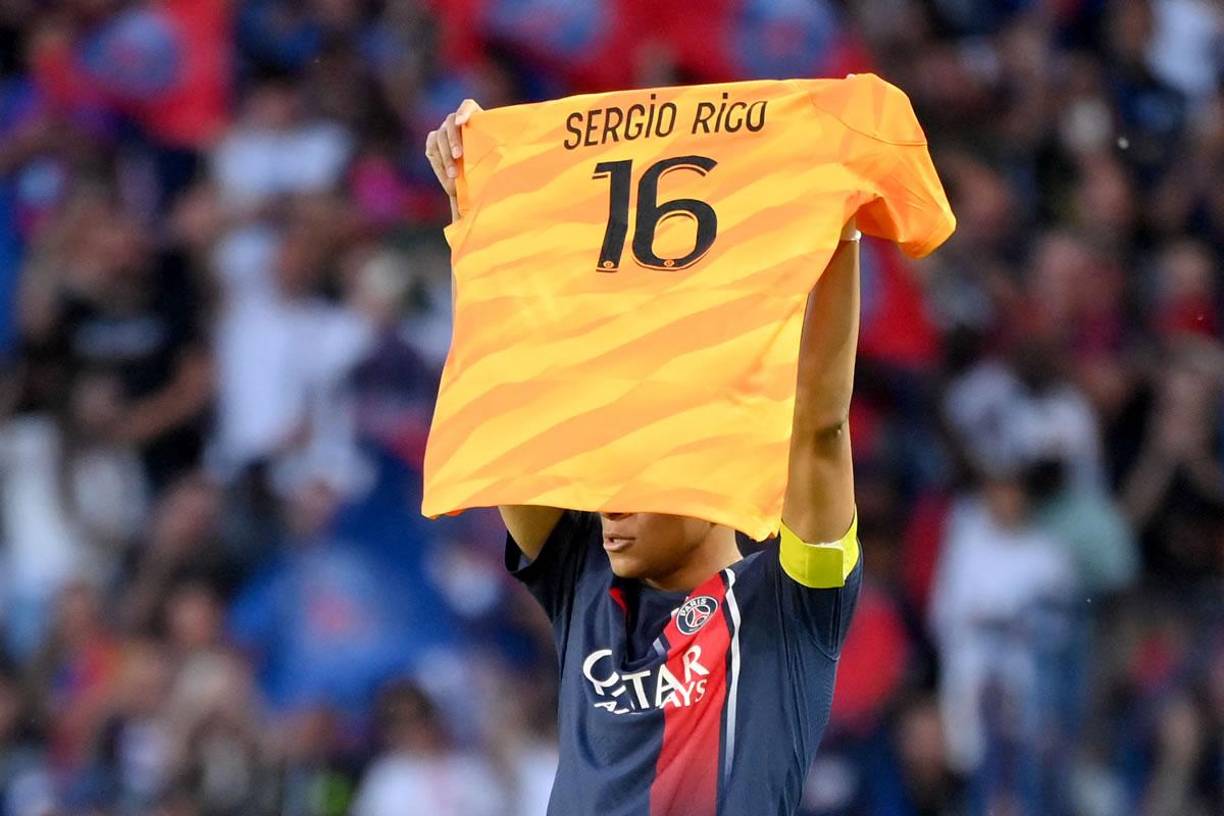 Kylian Mbappé anotó el segundo gol del PSG en el partido y se lo dedicó al portero español Sergio Rico.