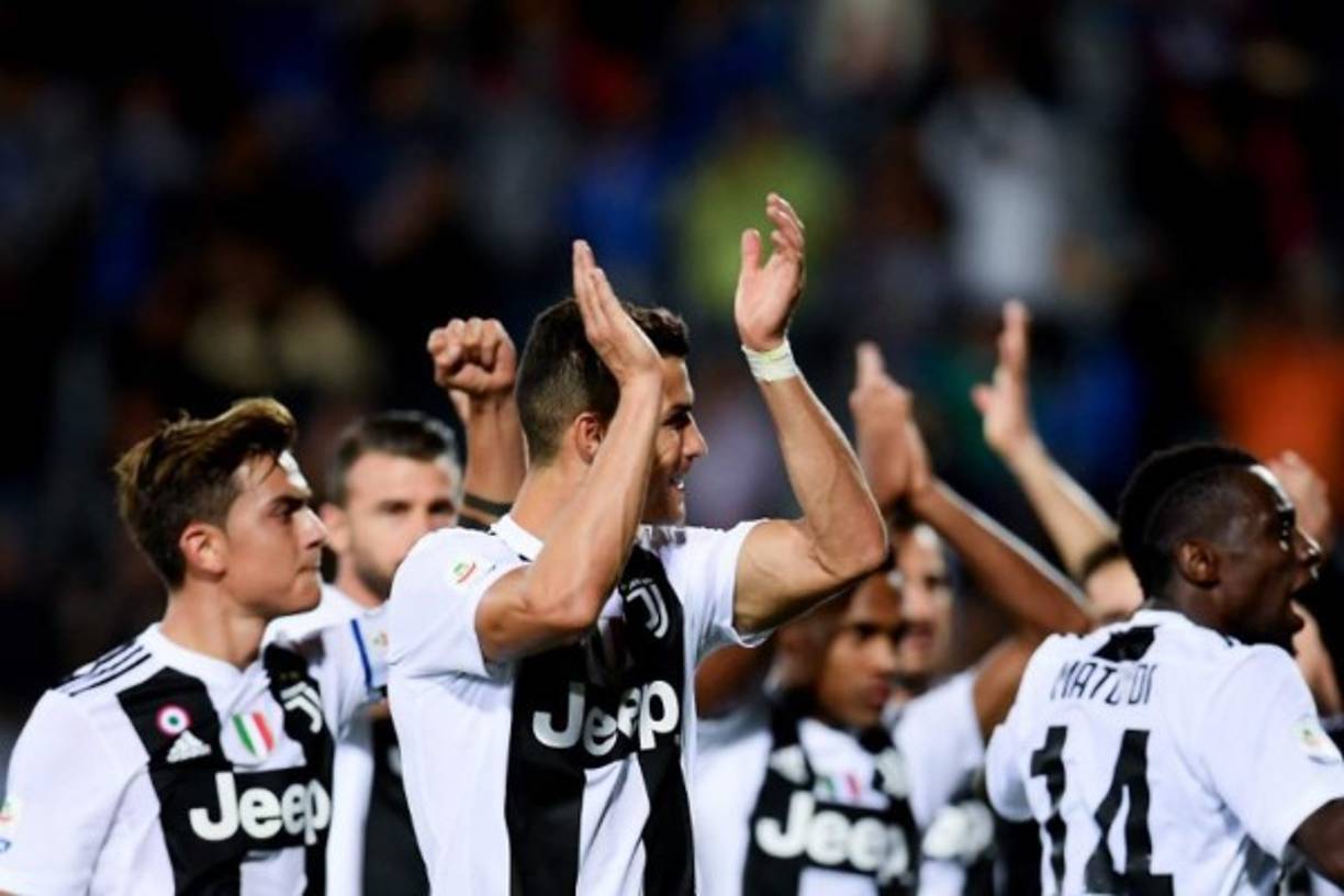 Tras el final del partido, Cristiano Ronaldo se reunió con sus compañeros y le dedicó el triunfo a los aficionados de la Juventus. Cosa que pocas veces lo hizo estando en Real Madrid.