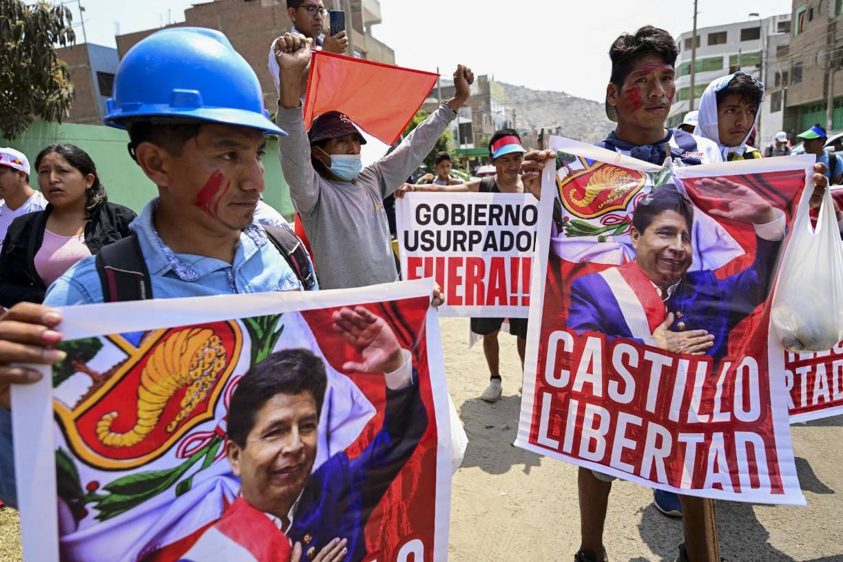  Un juez indicó que Castillo seguirá detenido otras 48 horas, a pesar de que este miércoles se cumple el plazo de siete días de detención que le impuso un juez tras su intento de disolver el Congreso y gobernar por decreto.