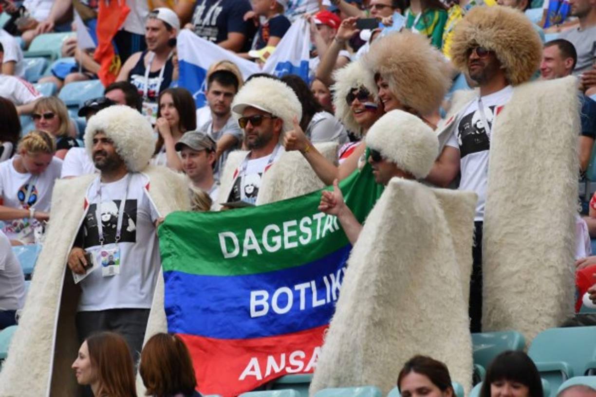 Aficionados rusos no faltaron en el estadio de Sochi. Foto AFP