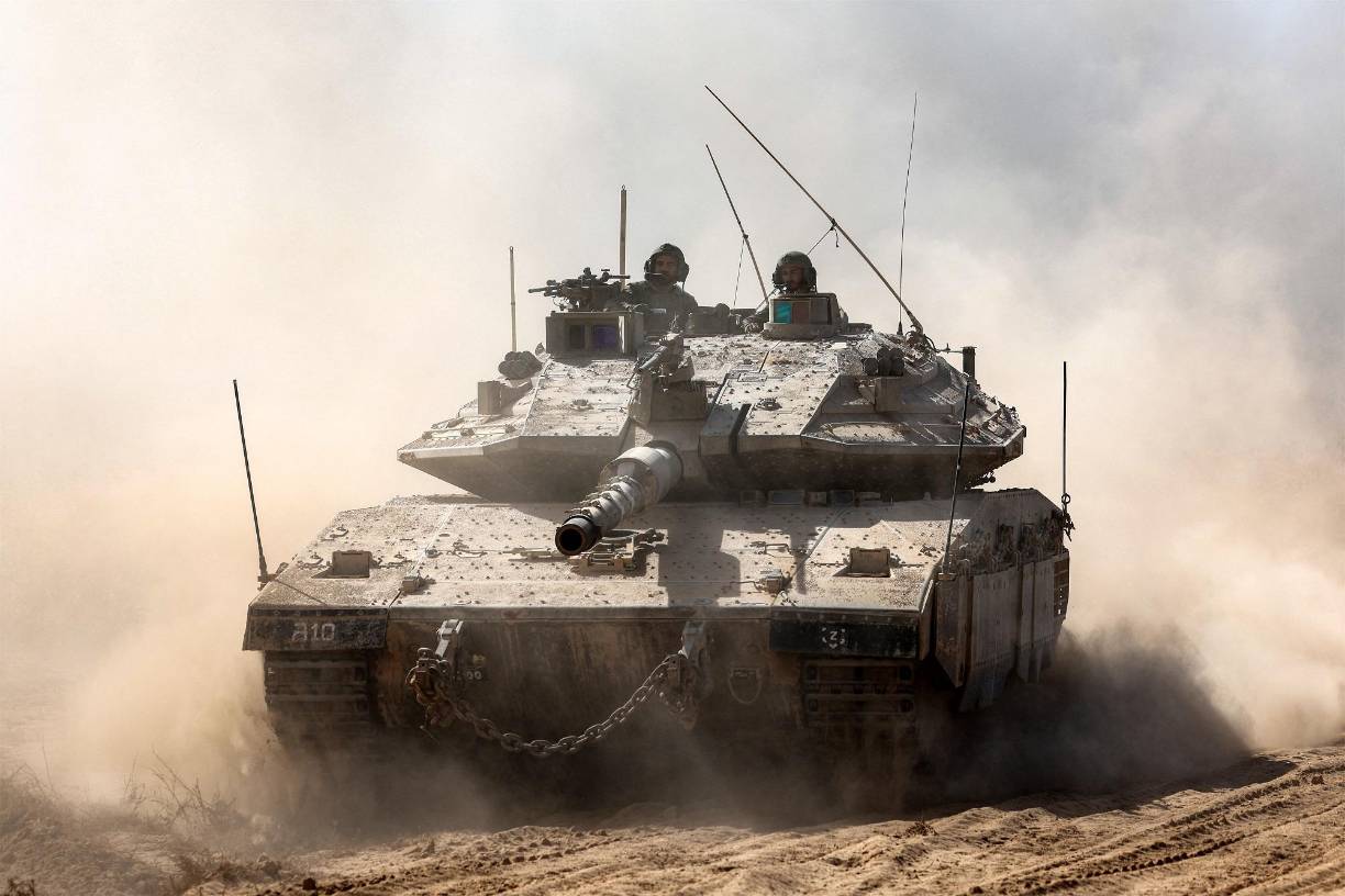 El ejército israelí urge desde el viernes a los 1,1 millones de habitantes del norte de Gaza a partir hacia el sur ante una posible incursión en el enclave, en torno al cual apostó decenas de miles de soldados. 