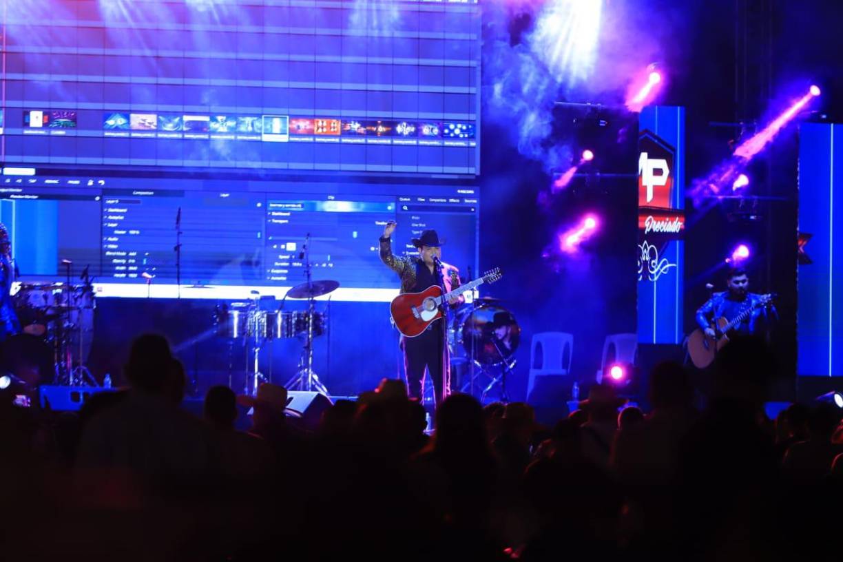 El mexicano Miguel Preciado también formó parte del show previo.