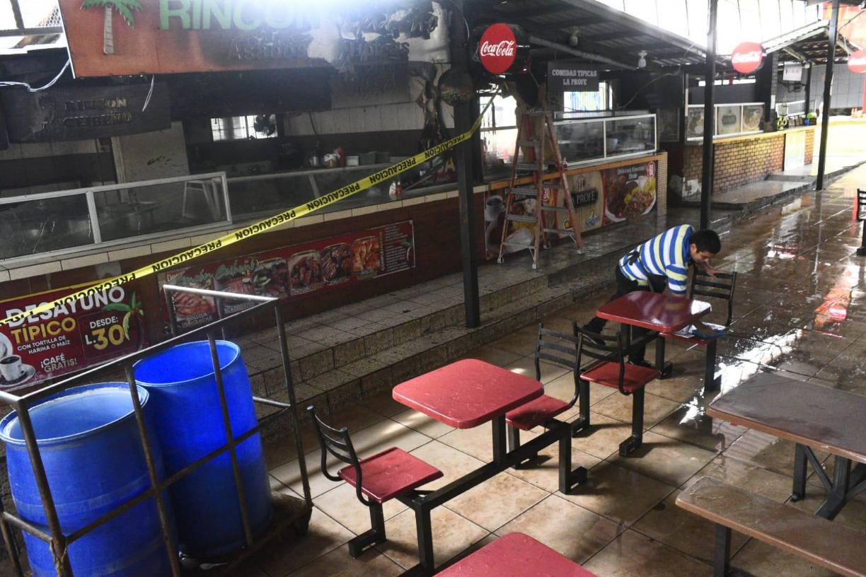 El negocio, en donde explotó el cilindro de gas, es “El Rincón Ceibeño” y fue el que sufrió los mayores daños. 