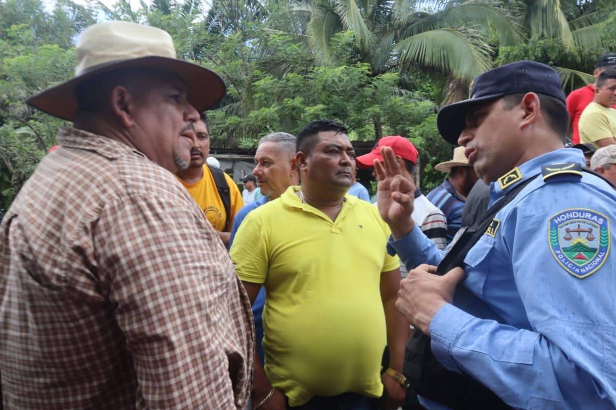 Los manifestantes afirman que el decreto 117-2012 los deja vulnerables ante la delincuencia, lo que motiva su demanda de derogación para poder protegerse adecuadamente.
