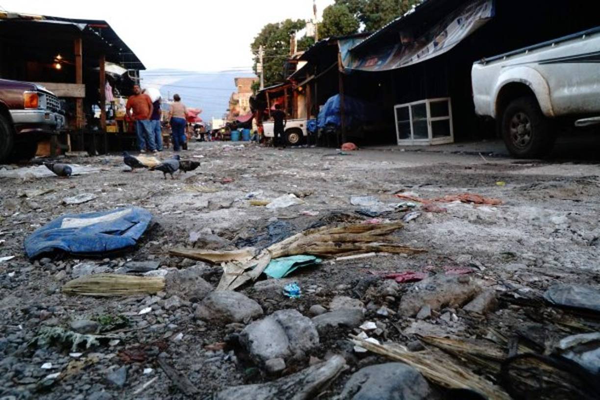Tremendos cráteres se han formado.