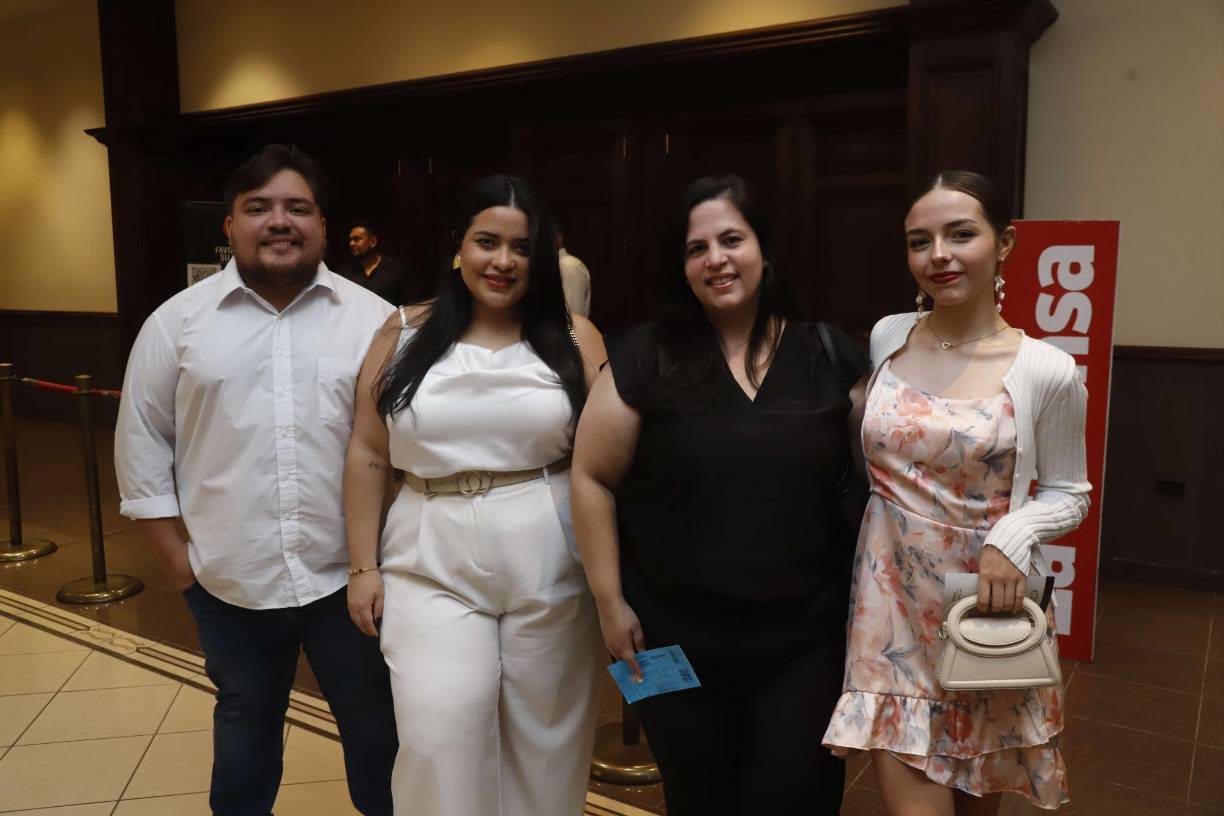 Leonel Sánchez, Gabriela, Diony y Emma Coto