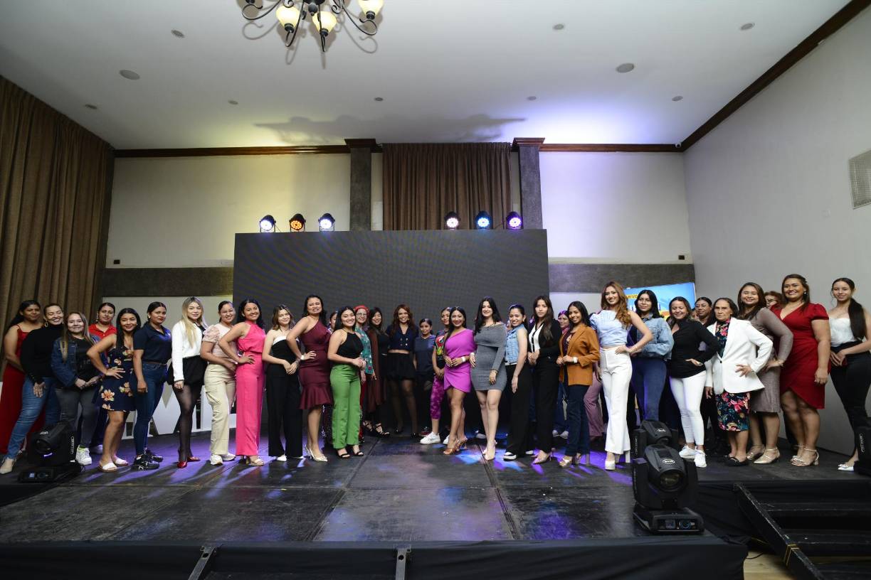 “Femme, la experiencia” reunió a un gran número de mujeres jóvenes y adultas en tres amenas charlas y una divertida clase de zumba. 