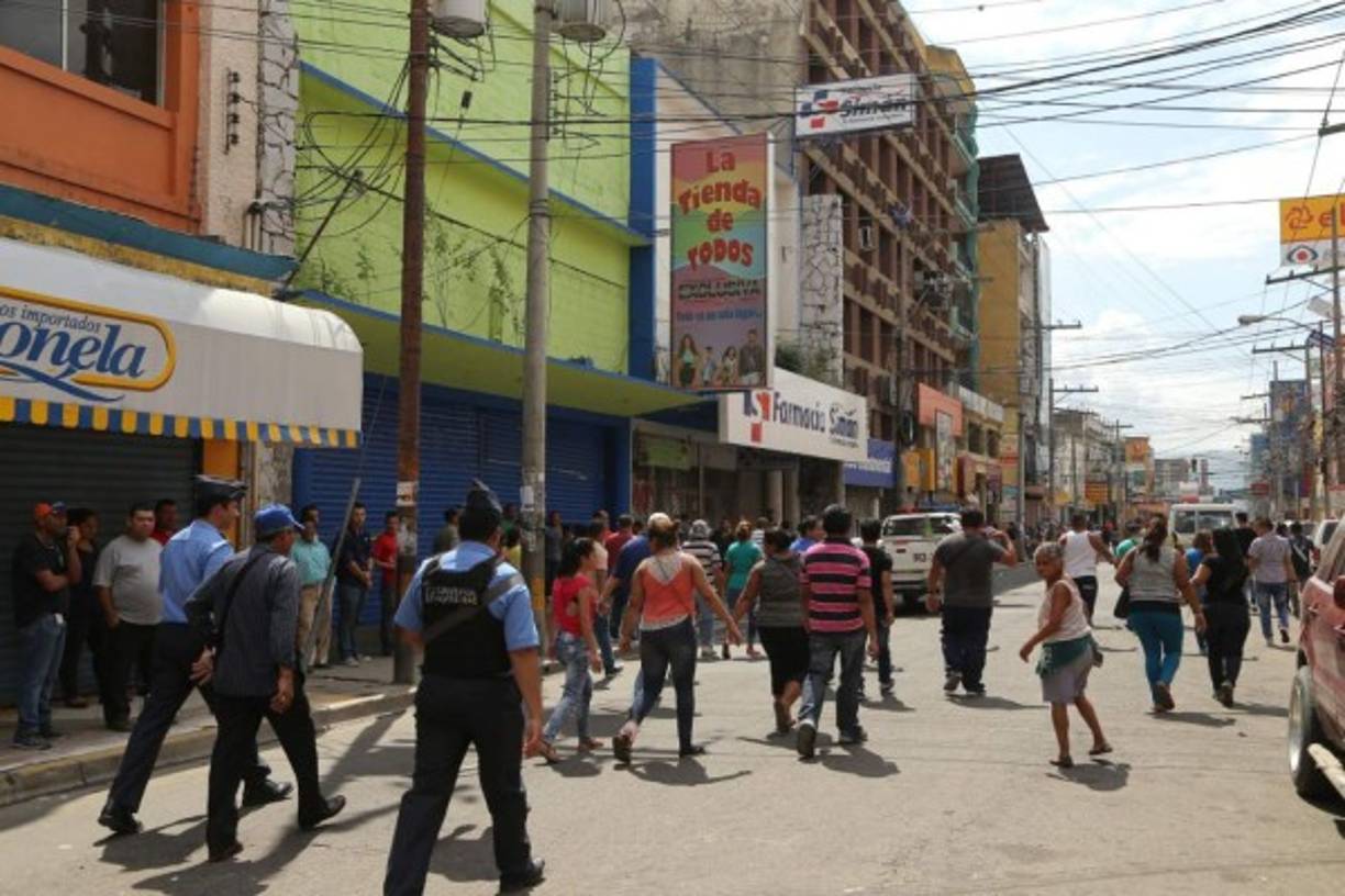 El comercio del centro de San Pedro Sula se vio afectado por la protesta de los vendedores desalojados.