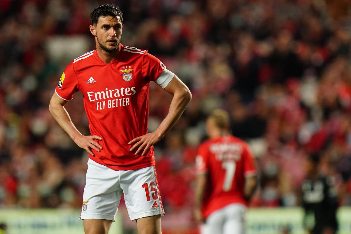 El Sevilla quiere incorporar al delantero ucraniano Roman Yaremchuk, del Benfica, en calidad de cedido con opción de compra, según informa el periodista Ekrem Konur, especializado en el mercado de fichajes.