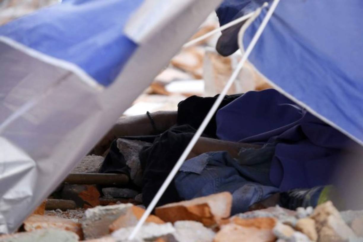 Al menos 30 personas murieron en la capital mexicana por el sismo, confirmaron autoridades locales.