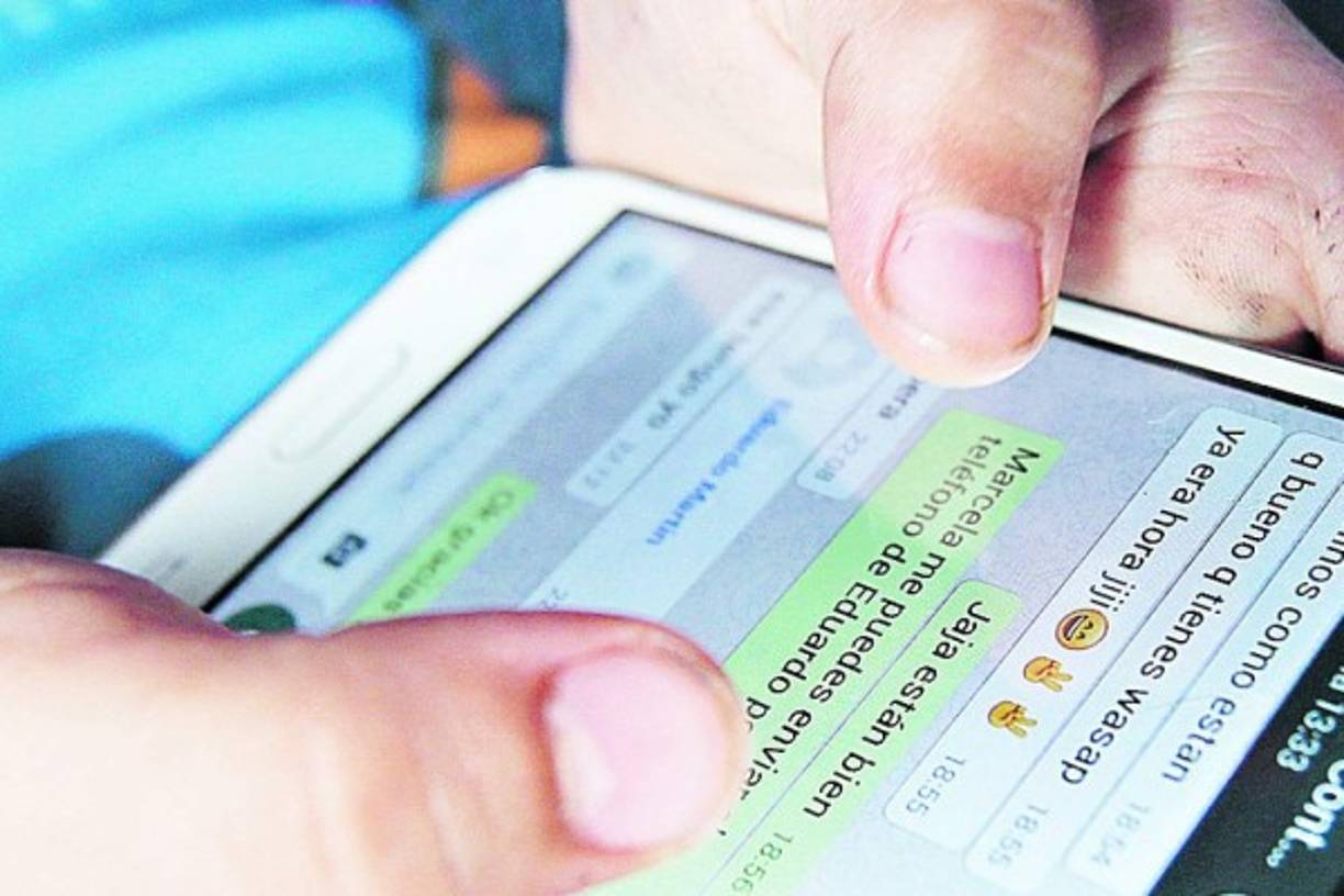 TollFreeForwarding desarrolló un prototipo en tercera dimensión de cómo luciría un humano en 2100 con los efectos en su cuerpo del uso excesivo de los celulares. Hoy en día, según empresas telefónicas, los jóvenes pasan hasta 17 horas al día en el celular.