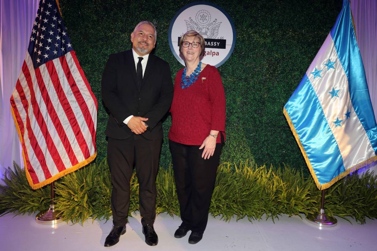 <b><span class="mln_uppercase_mln">El secretario de Relaciones Exteriores y Cooperación Internacional de Honduras, Eduardo Enrique Reina, y la embajadora de Estados Unidos en Honduras, Laura Dogu.</span></b> 