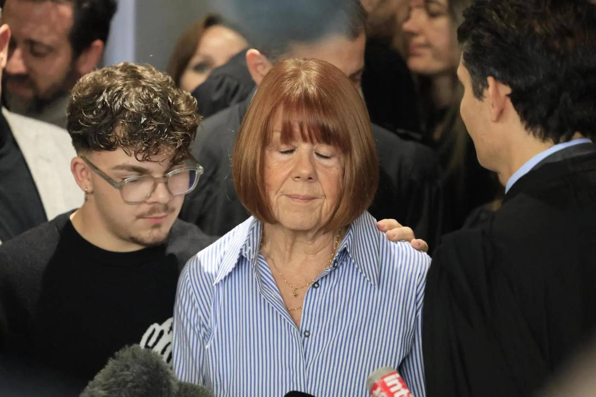 “Soy una mujer completamente destruida y no sé cómo me voy a levantar. No sé si mi vida dará para entender todo lo que me ha ocurrido”, confesó. Los actos del hombre que estuvo a su lado durante medio siglo, un narcisista egocéntrico con múltiples desviaciones sexuales, como describieron los expertos psiquiatras, lo pusieron todo en cuestión.