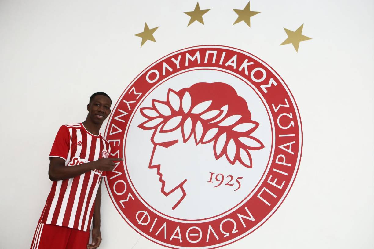 El PSG hizo oficial la salida de Bandiougou Fadiga, mediocentro de 20 años, al Olympiacos. La operación salida del cuadro parisino sigue su curso. “El club agradece a Bandiougou su implicación durante sus años de formación en el PSG y le desea lo mejor para el resto de su carrera”, señaló el Paris Saint-Germain.