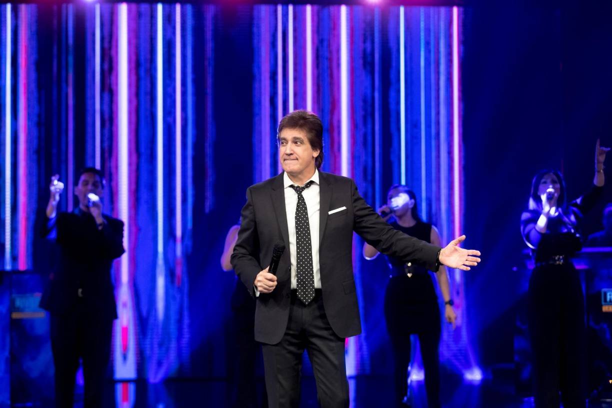 Dante Gebel es un escritor, pastor, presentador de programas de entrevistas y personalidad televisiva argentino, mejor conocido por conducir el programa Dante Night Show en TV Azteca.