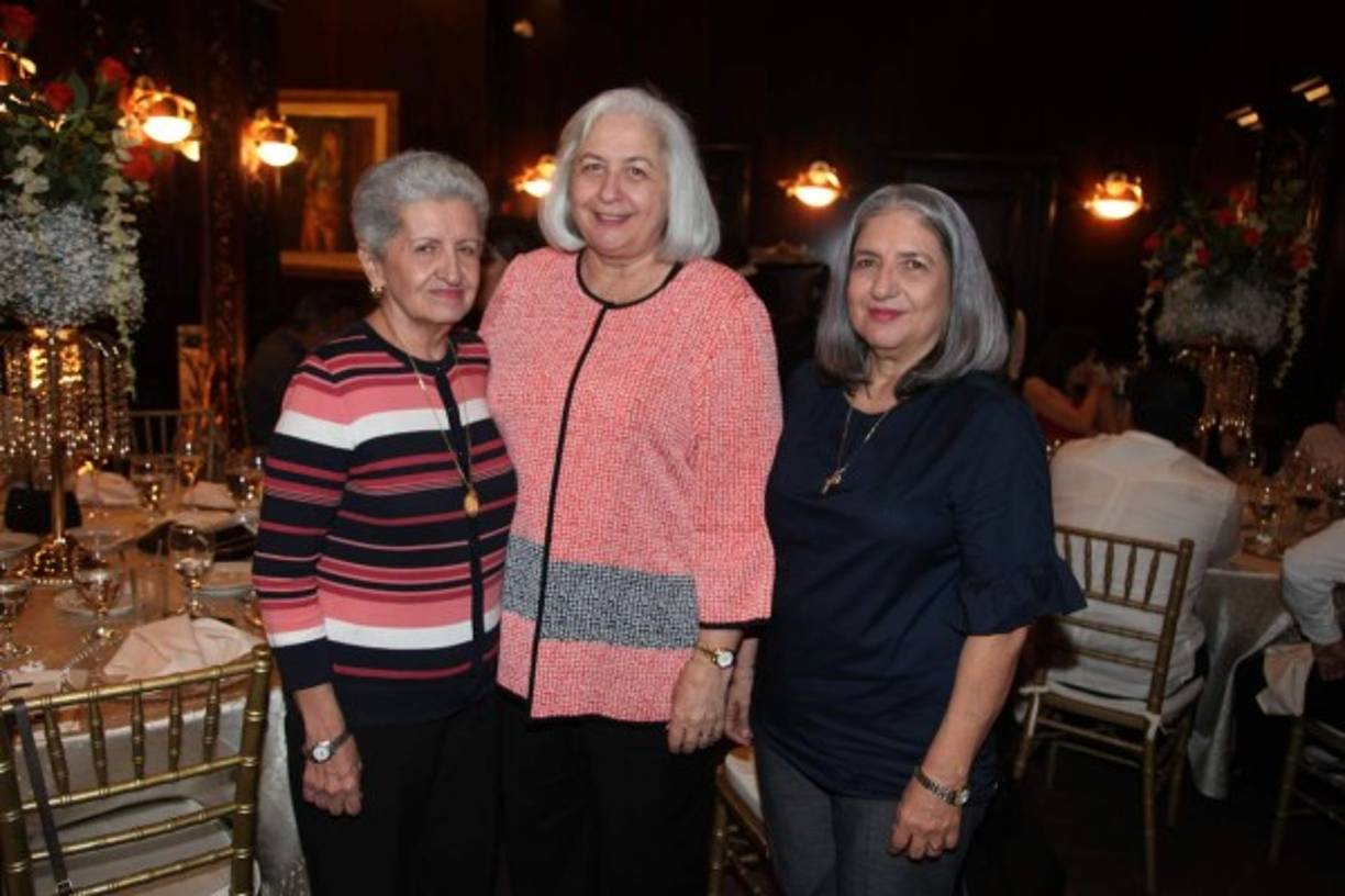 Ferial Canahuati, Naval Burbara y Julieta Canahuati.