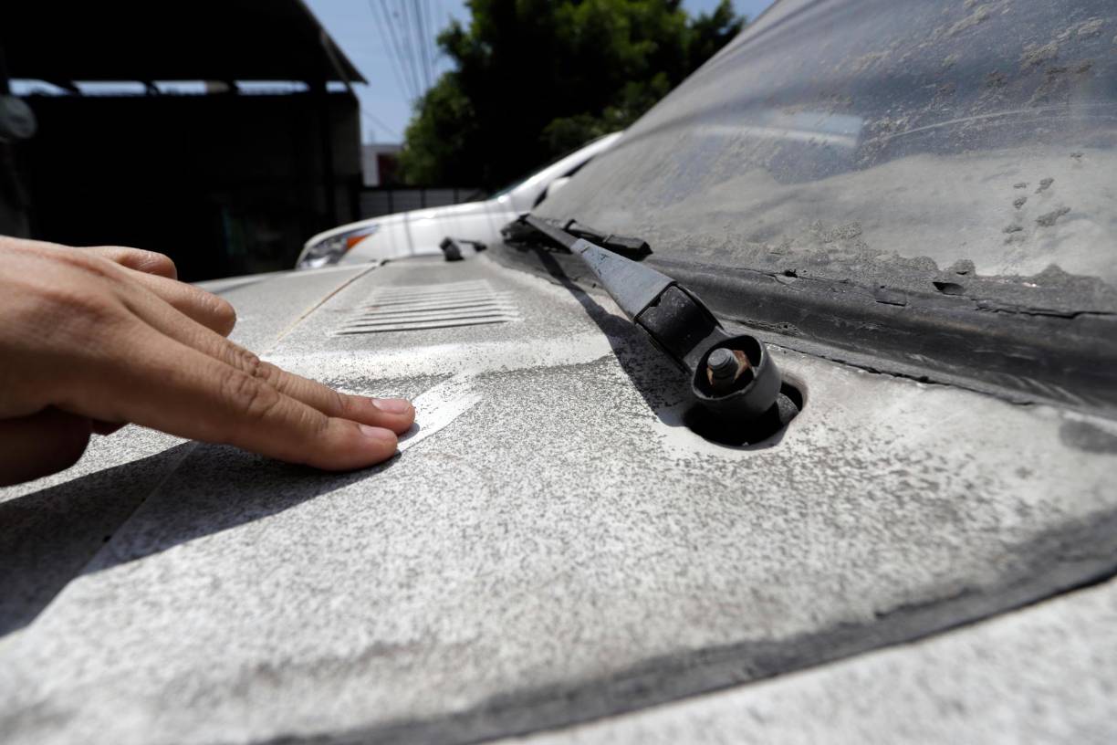 Asimismo, las autoridades tendrán que adoptar medidas para evitar afectaciones por caída de ceniza y fragmentos materiales. 