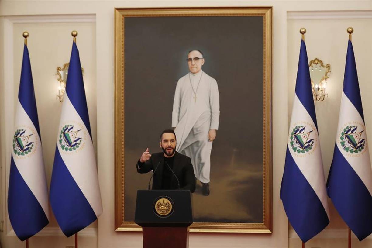 “Es una forma de aliviar la economía de los salvadoreños en este mes que es el más duro del año”, apuntó.