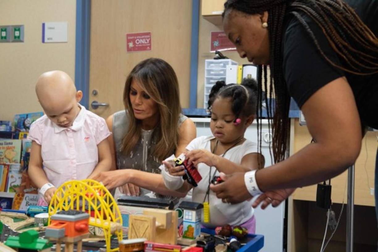 Tras meses de escándalos y desaires entre la pareja presidencial, Melania ha decidido enfocarse en su campaña 'Se Mejor', que contempla una lucha contra la epidemia de drogas que azota EEUU.
