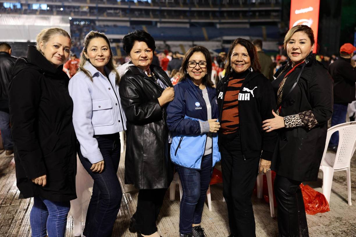 Laura Enamorado, Zaida Monge, Lupita Monge, Susana de Laínez, Vilma Karow y Ruth Rápalo