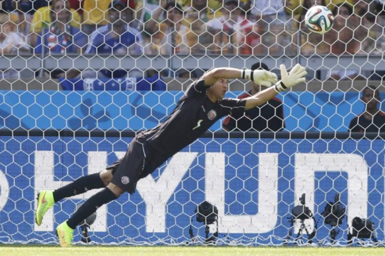 Keylor Navas. El portero del Real Madrid asiste a la Iglesia Crstiana Evangélica, y dedica tiempo antes de los partidos para orar.