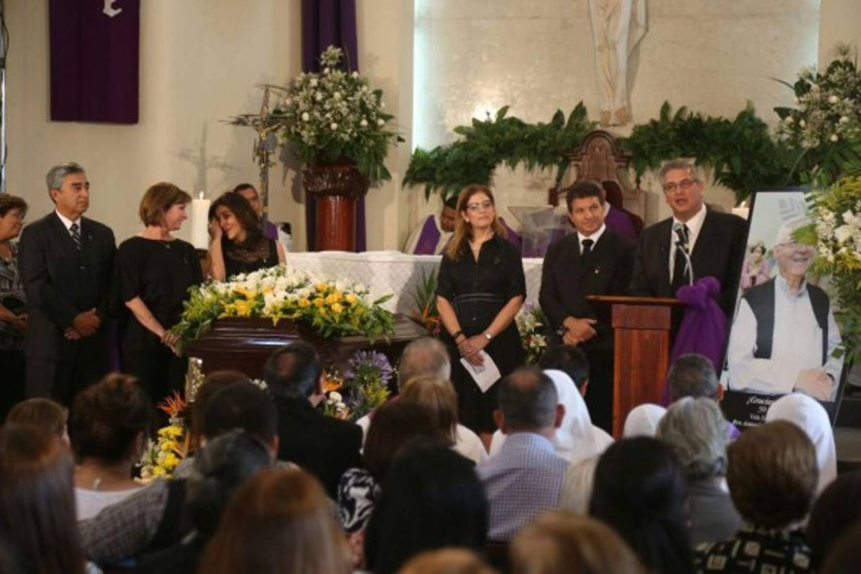 Los miembros de la Fundación Obras Sociales Vicentinas rindieron homenaje a su fundado y se encargarán de mantener vivo el legado del padre Quetglas.