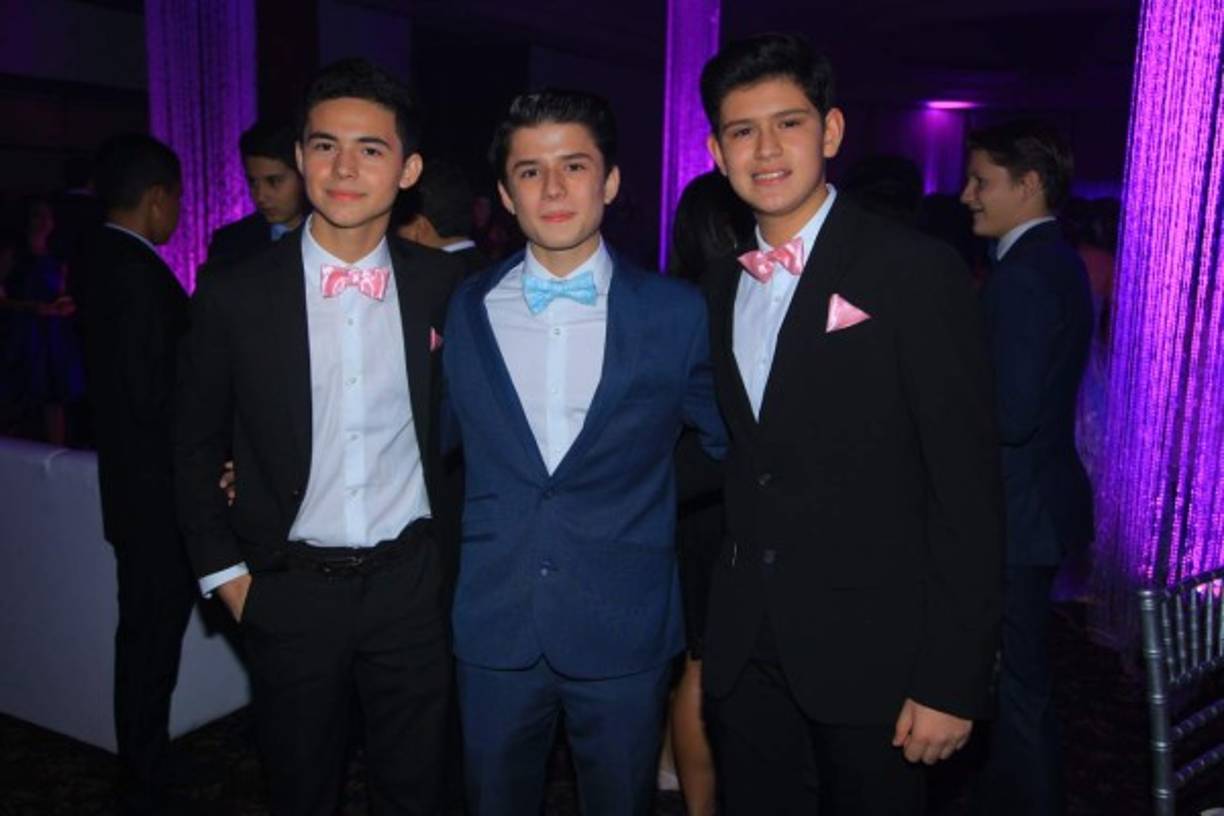 Luis Alvarado con Manuel y Héctor Chiang.