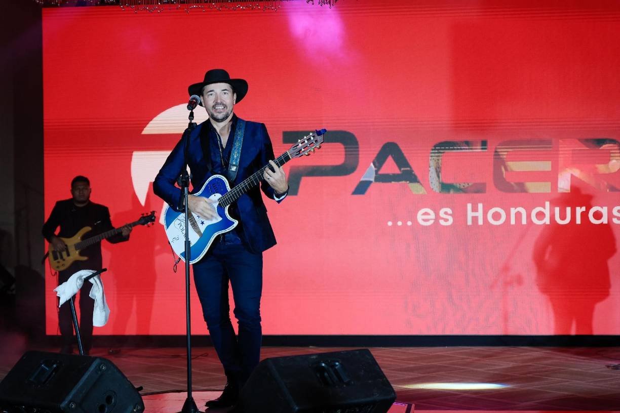 Interpretó temas como “Pedazo de mujer”, “Ni muy muy ni tan tan”, Ola tras ola”, entre otras. 