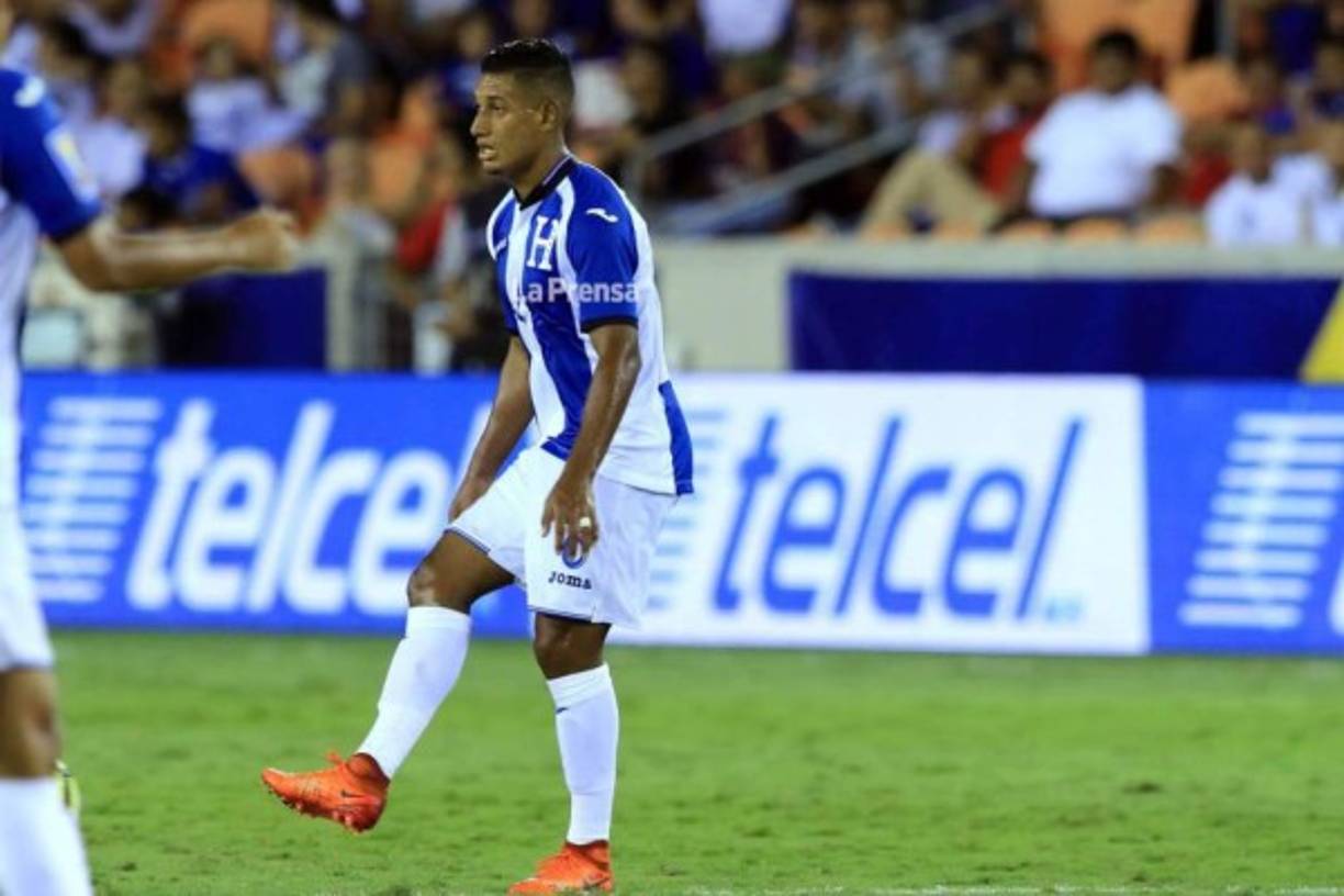 Bryan Acosta: El mediocampista del Tenerife sería otra de las novedades en el 11 titular, ocuparía el puesto de Jorge Claros. Es uno de los hombres de confianza de Jorge Luis Pinto.