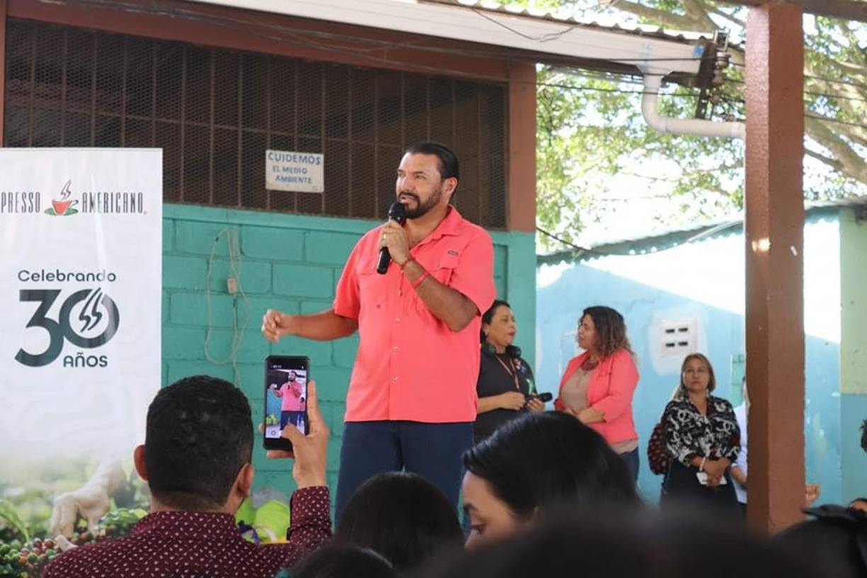 A través de su cuenta de X, el precandidato presidencial en un extenso mensaje le dijo a la presidenta Castro que hay un favoritismo con la precandidata y ministra de Defensa Nacional, Rixi Moncada.