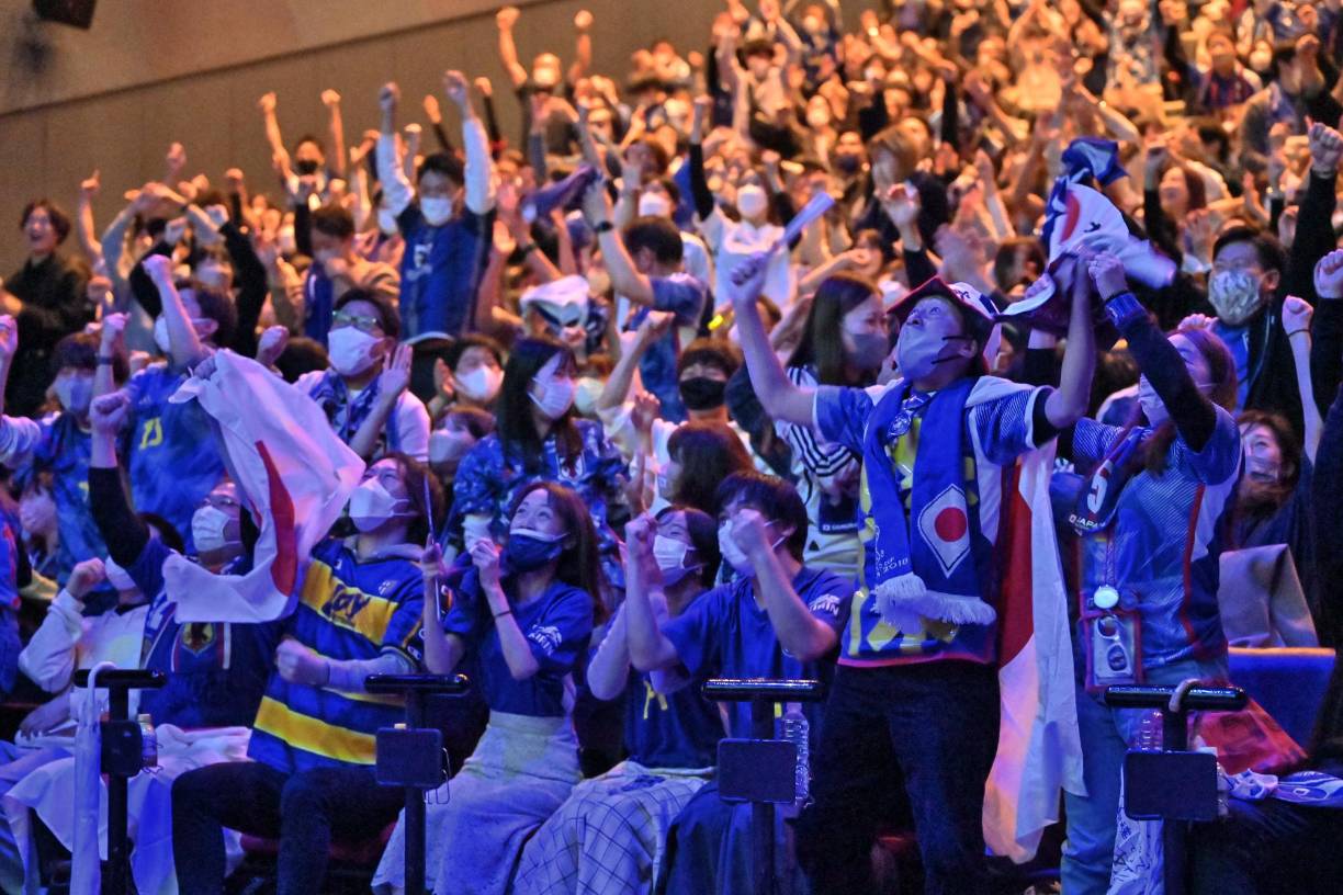Los aficionados japoneses que estuvieron en la Fan Zone se volvieron locos en la celebración. 
