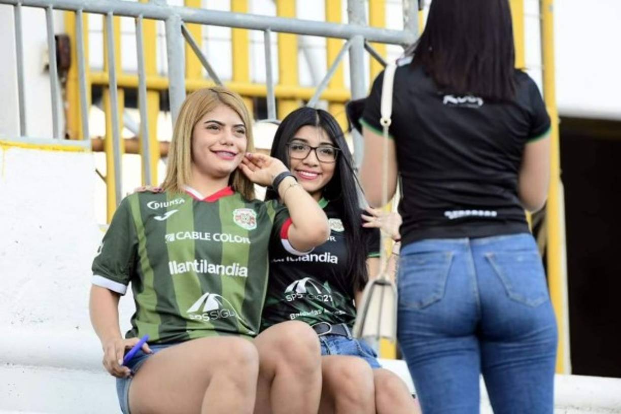 Bellas aficionadas del Marathón llegaron al estadio Olímpico para apoyar al equipo verdolaga en el clásico ante Olimpia.
