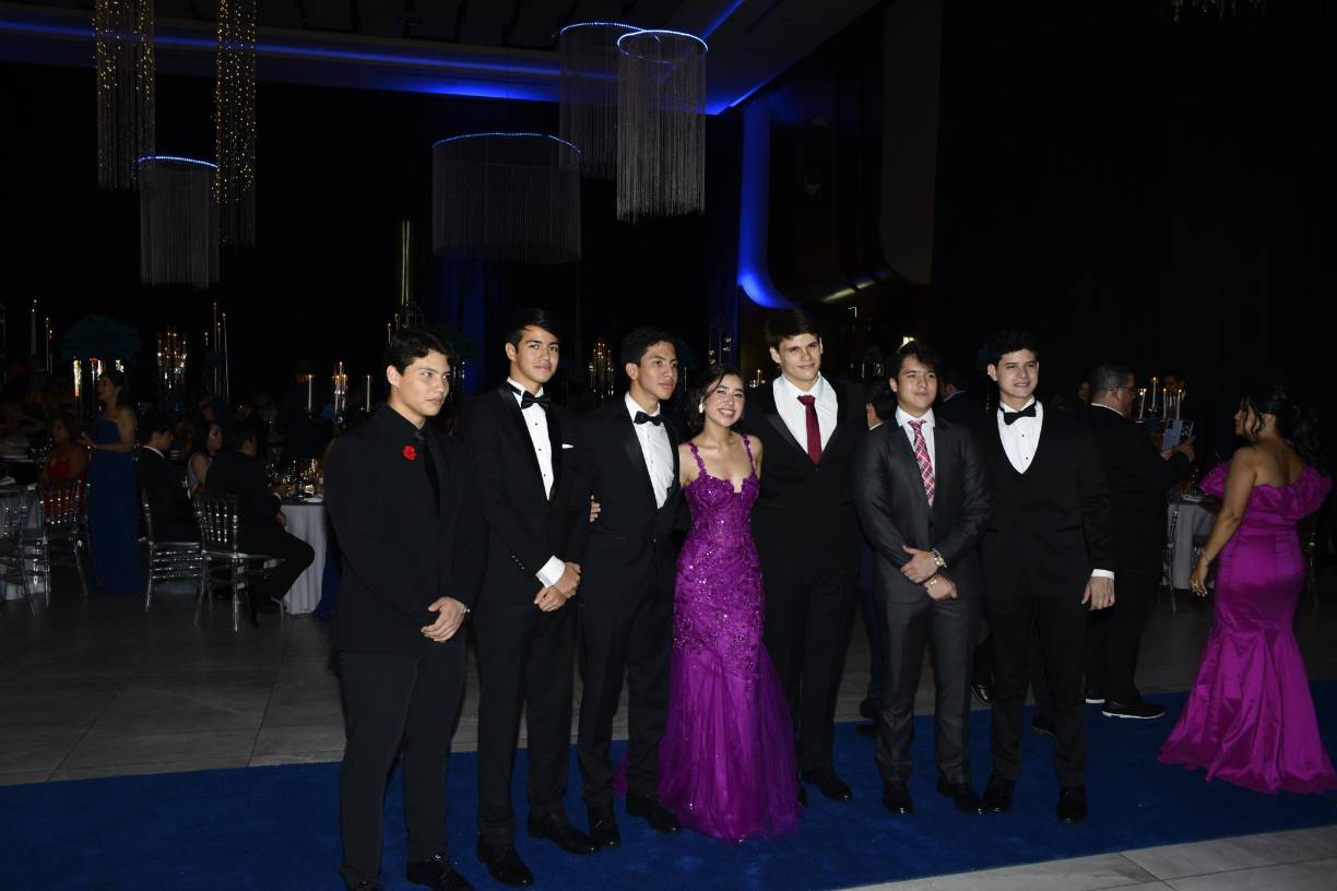 Los jóvenes lucieron espectaculares en su fiesta de graduación, la cual tuvo como sede el Centro de Convenciones del Hotel Copantl. 