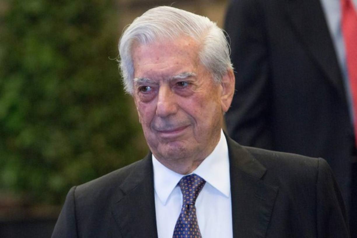 Vargas Llosa dejó el año pasado a su esposa Patricia por la mamá de Enrique Iglesias, Isabel Preysler.