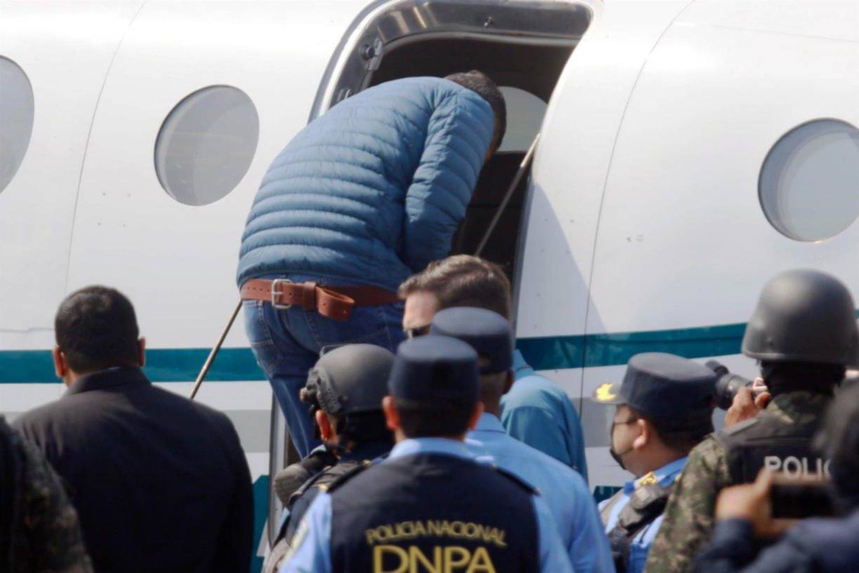 Sin embargo, se queja de que el gobierno estadounidense se ha negado a facilitar la documentación requerida, lo que, según él, coloca a la defensa en una situación de desventaja.